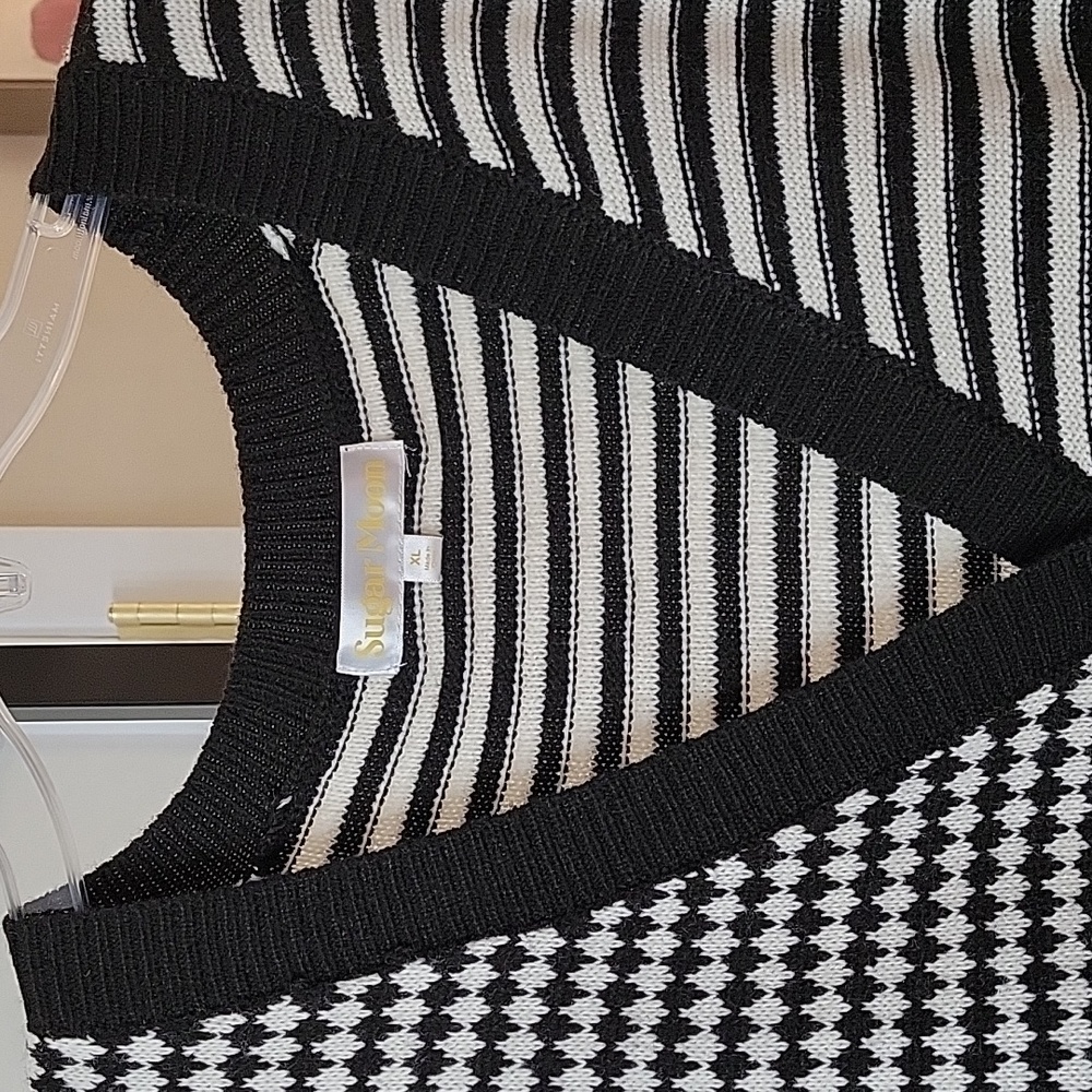 Sugar Moon V-Neck Button Closure Black and White Crop Striped Sweater Vest - Picture 2 of 13